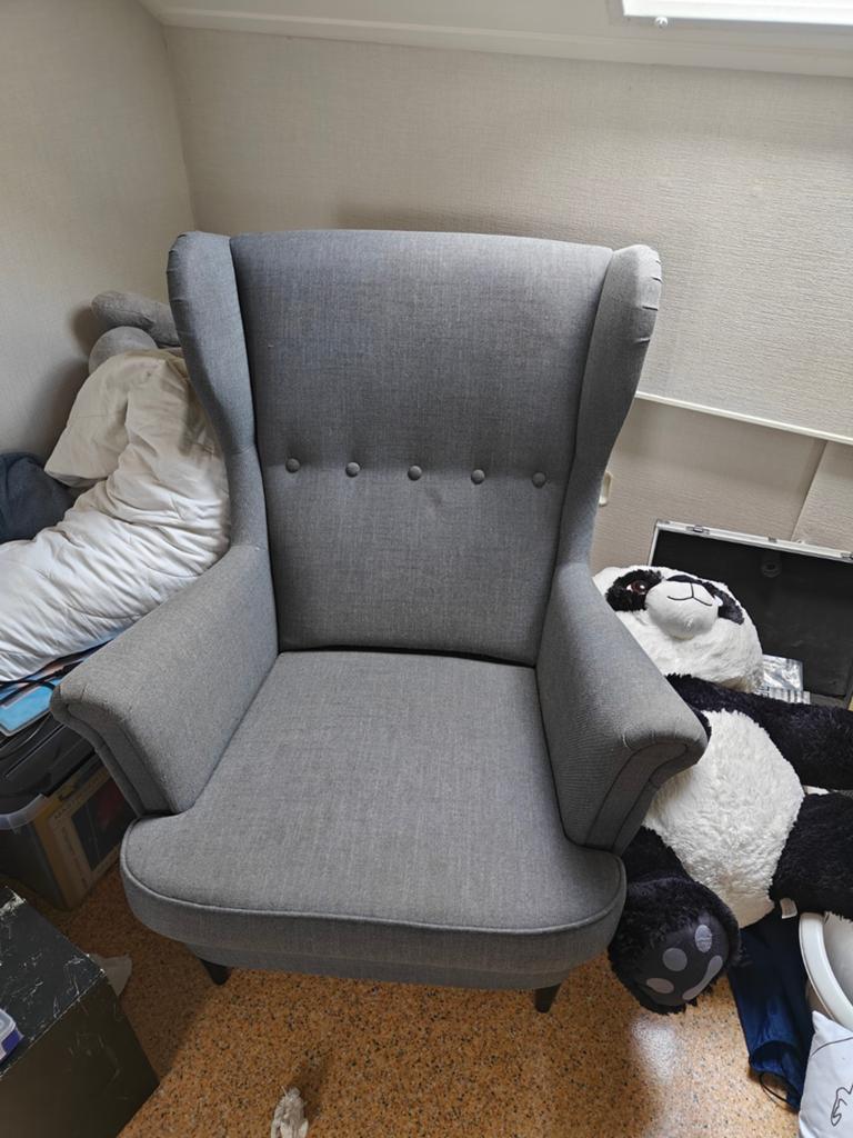 Grijze Ikea strandmon fauteuil, Huis en Inrichting, Fauteuils, Ophalen, 75 tot 100 cm, Zo goed als nieuw, Stof
