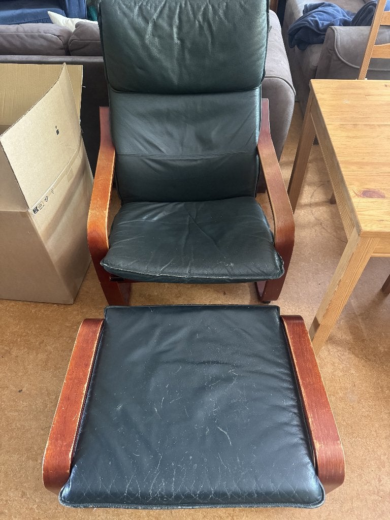 Poäng Fauteuil en Voetenbank in groen leer, Huis en Inrichting, Ophalen, Gebruikt, 50 tot 75 cm, Hout
