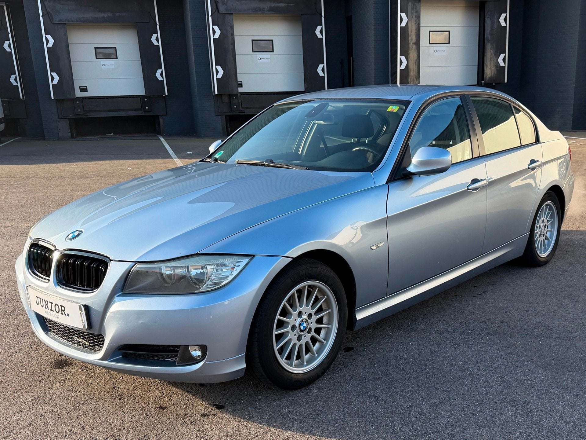 BMW 3-serie 320i Business Line AUTOMAAT/CRUISE/CLIMA/FACELIF, Auto's, Automaat, Euro 5, Zwart, 4 cilinders