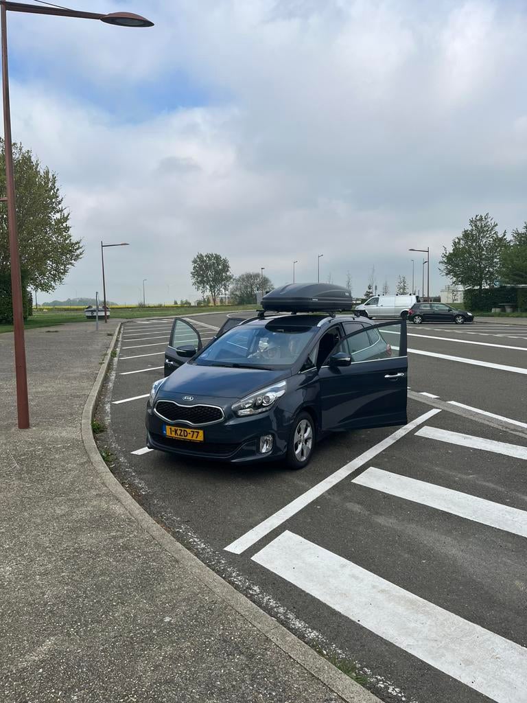 GEZOCHT!! Thule Dakdragers + Dakkoffer Kia Carens!, Auto diversen, Dakdragers, Ophalen, Zo goed als nieuw