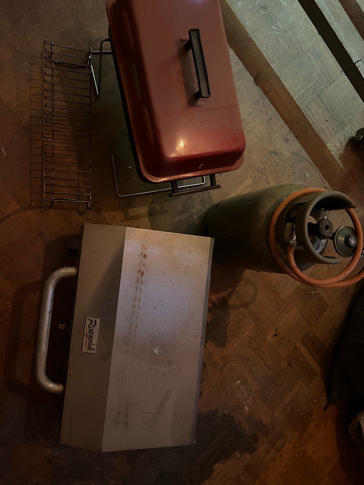 2 koffer BBQ's op gas met gekeurde gasfles, Ophalen, Gebruikt