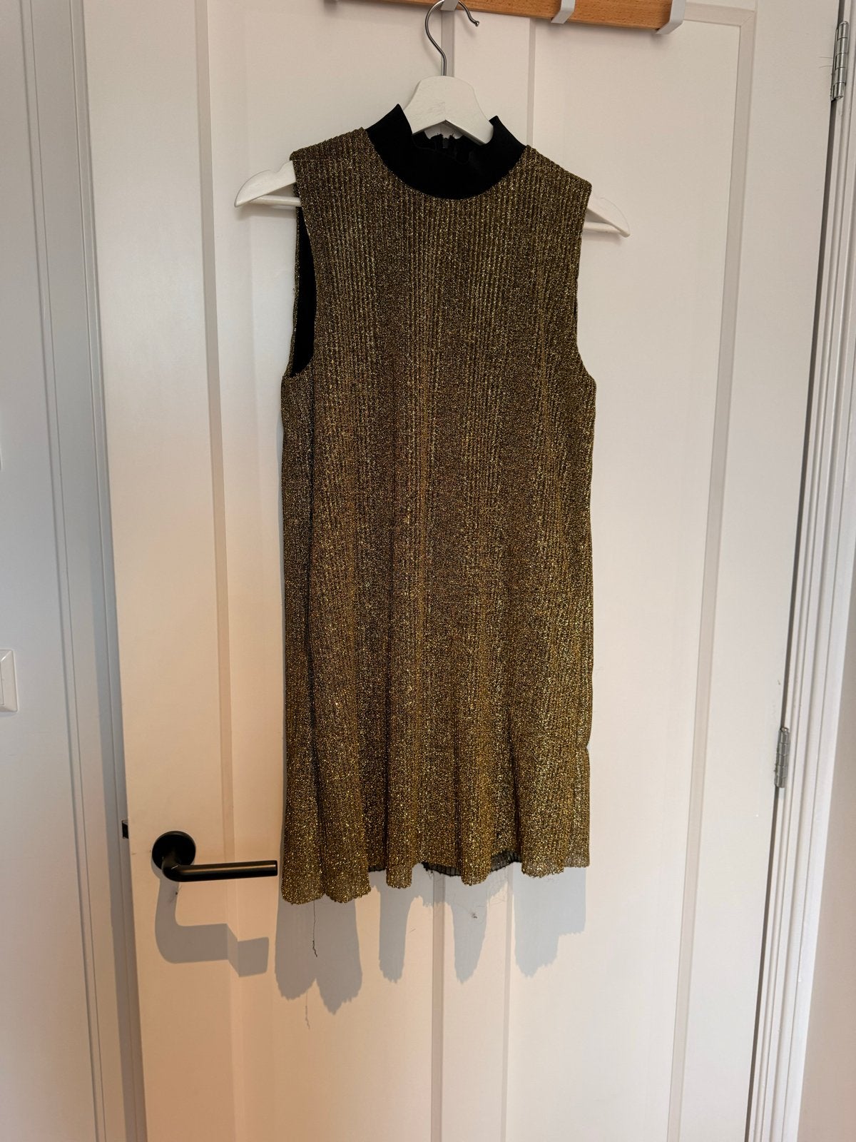Zara goudkleurige glitterjurk maat M, Maat 38/40 (M), Ophalen of Verzenden, Gedragen, Boven de knie