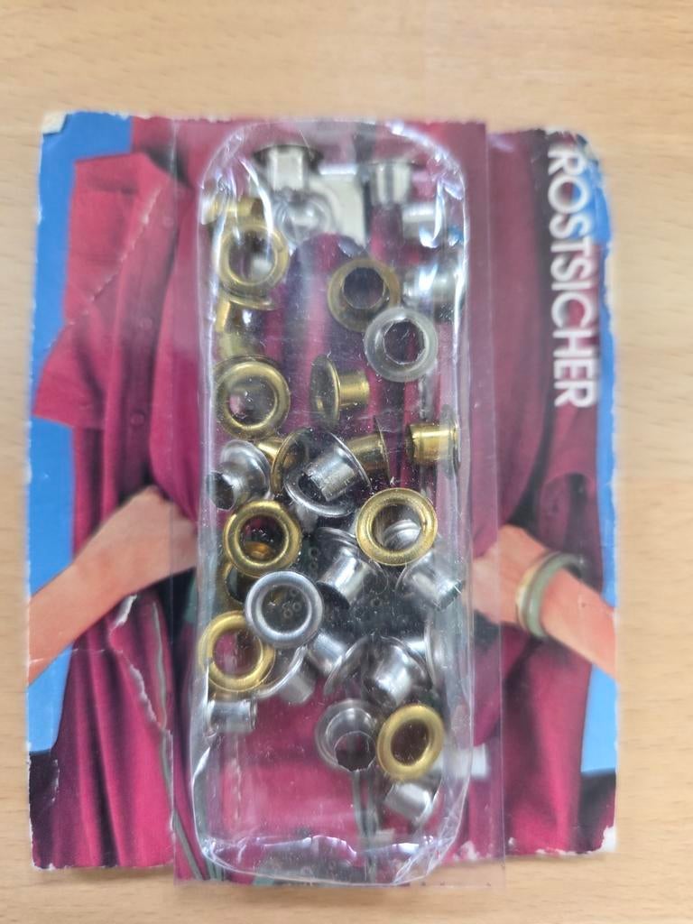 Ringen, eyelets, nieten en diverse druk- en inslagknopen, Ophalen of Verzenden