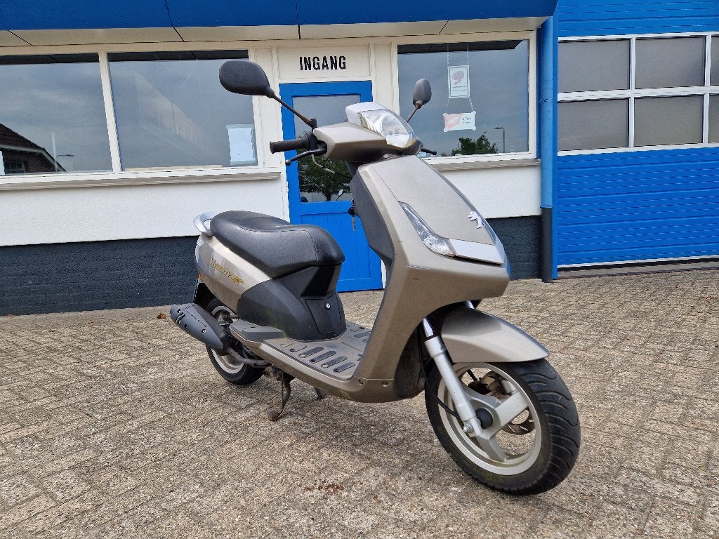 HANDELS PRIJS : Peugeot new vivacity 2016 zuinige 4t motor, Fietsen en Brommers, Brommers | Overige merken, Ophalen, Gebruikt