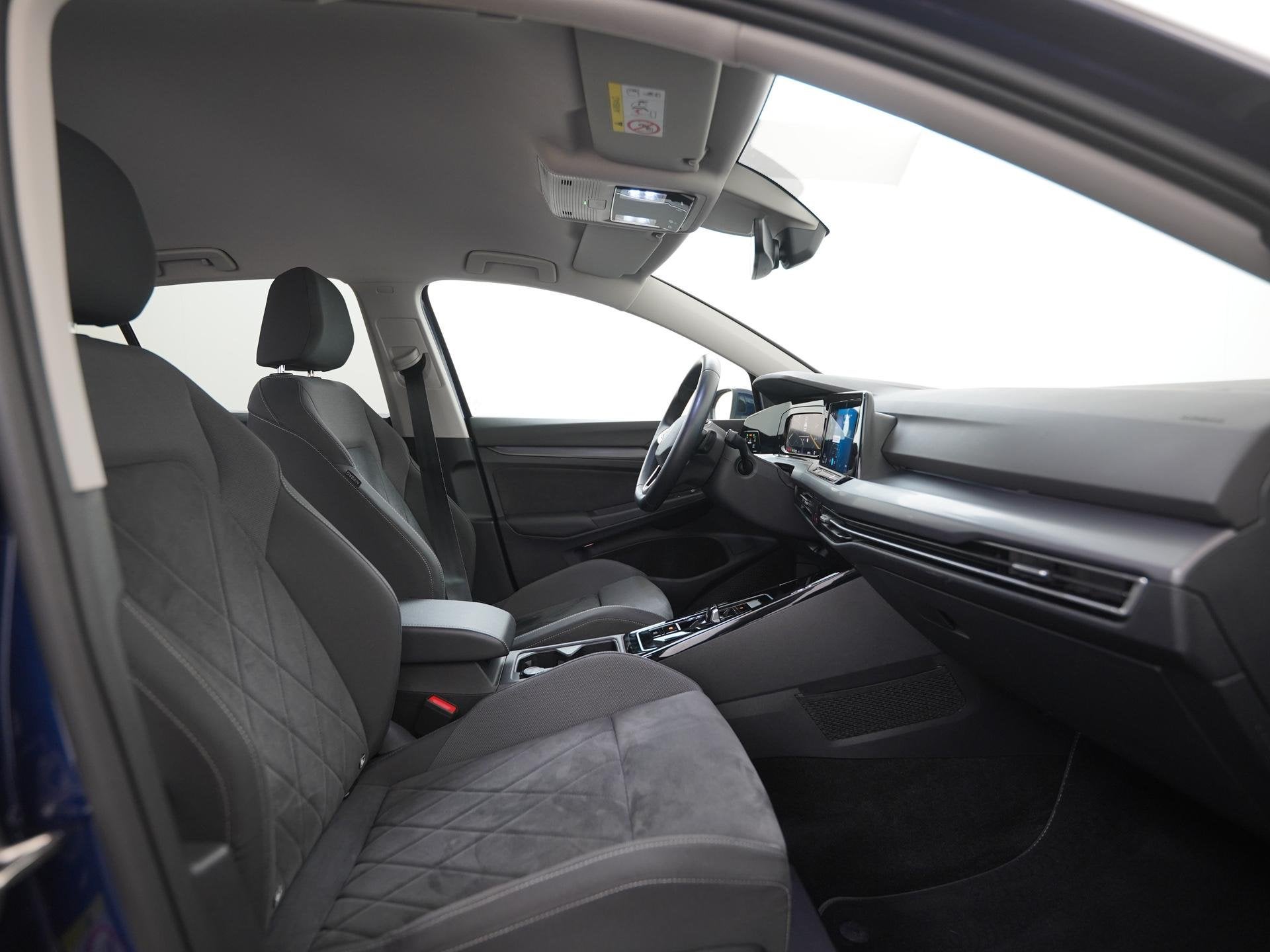 Volkswagen Golf 1.5 eTSI Style DSG | Trekhaak | Stuurverwarm, Auto's, 4 cilinders, Blauw, Bedrijf, Golf