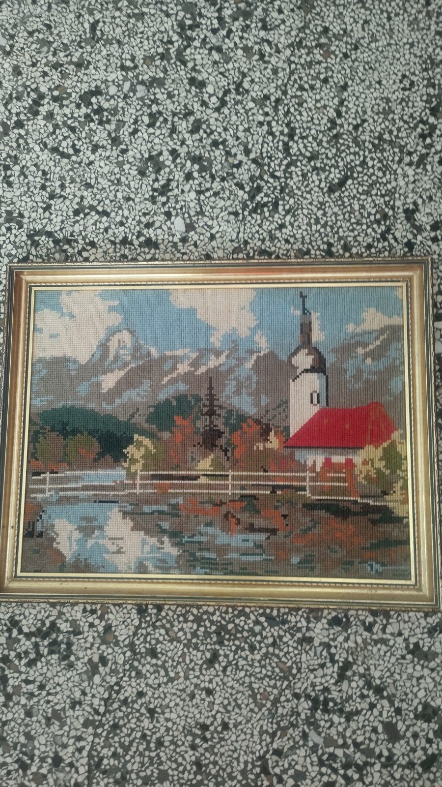 Geborduurd schilderij 45x35 cm - Kerkje aan het water, Minder dan 50 cm, Gebruikt, Ophalen of Verzenden, Schilderij