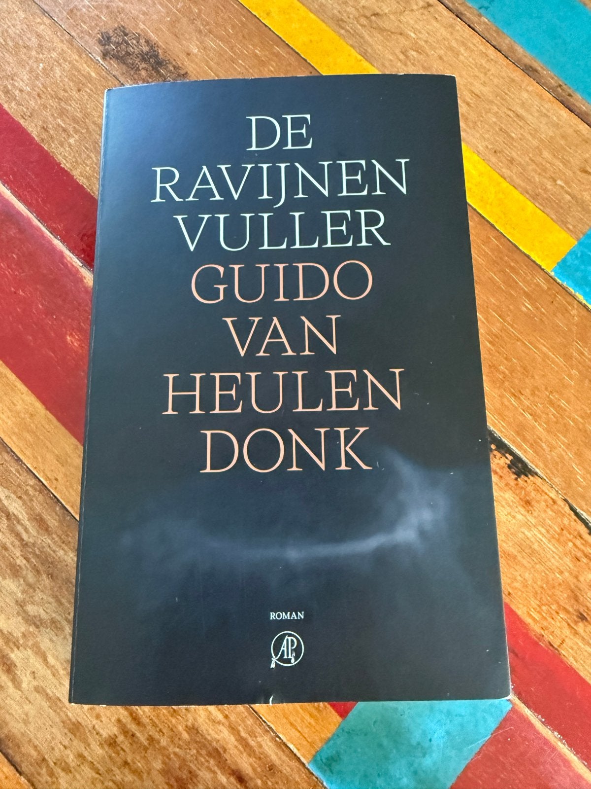 De Ravijnenvuller - Guido van Heulendonk (Roman), Ophalen of Verzenden, Gelezen, Nederland
