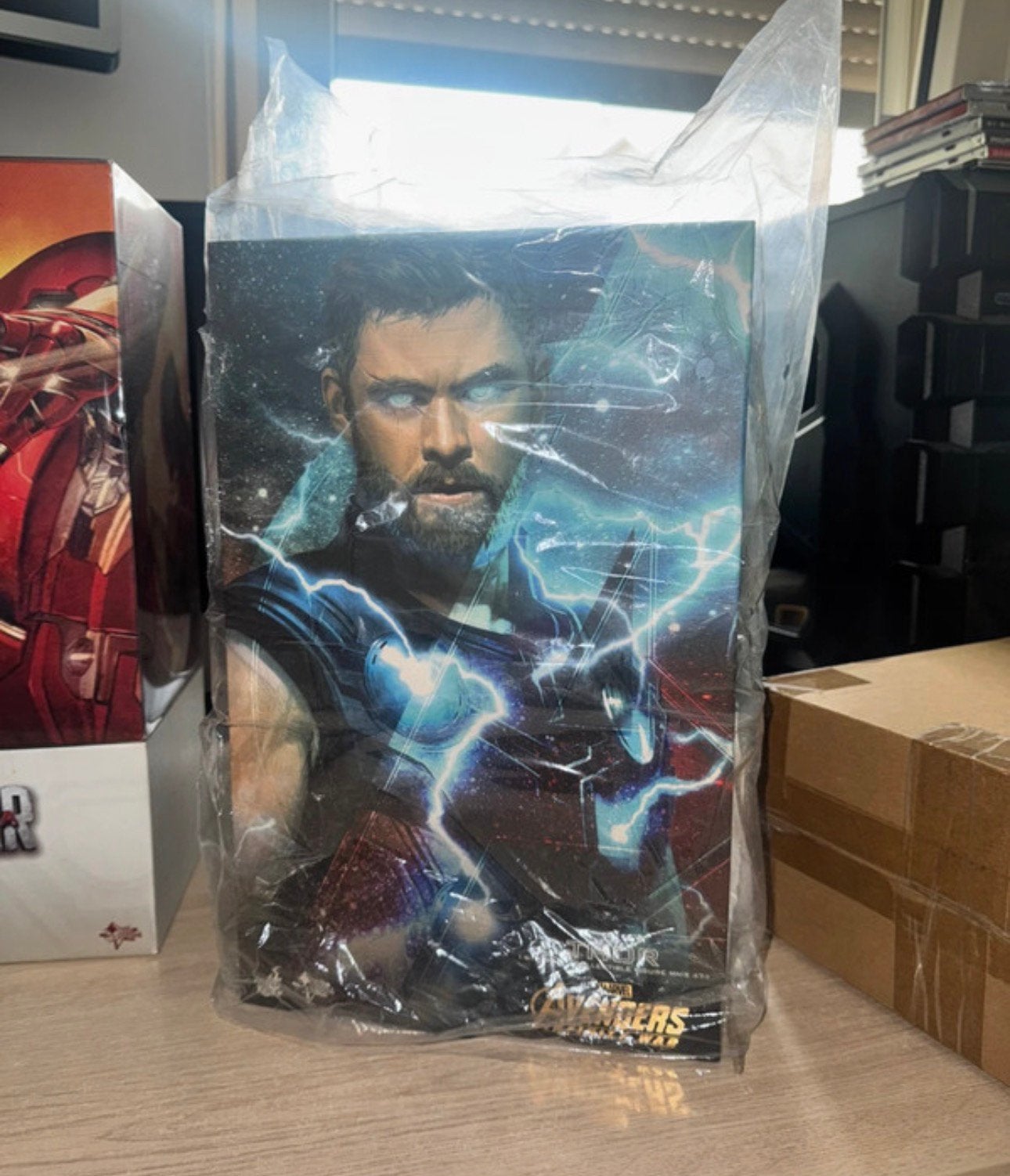 Hot toys Thor Infinity War, Ophalen of Verzenden, Zo goed als nieuw, Film, Beeldje, Replica of Model