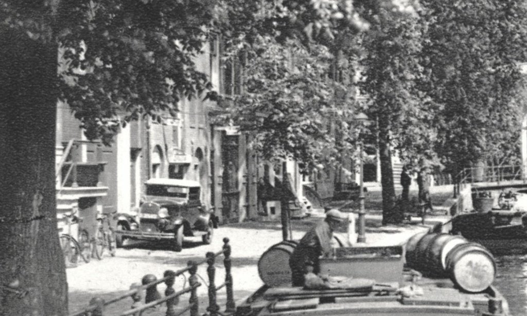 700061	Amsterdam	1936 Groenburgwal	 Ford Model A	Gelopen, Ophalen of Verzenden, 1920 tot 1940, Gelopen, Noord-Holland