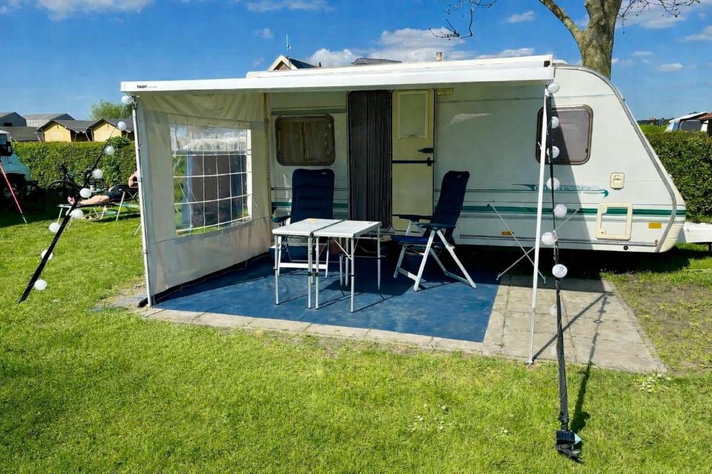 Caravan Swift 450 SE Challenger met mover en zonnepaneel, Caravans en Kamperen, Caravans, Particulier, tot en met 4, 1000 - 1250 kg