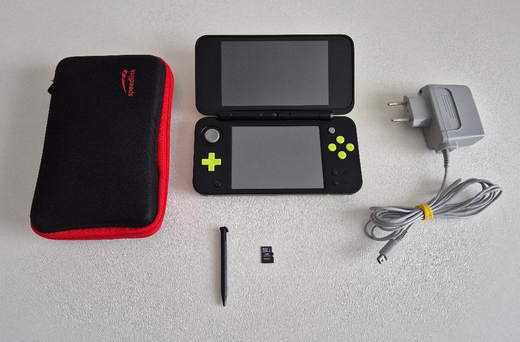 New Nintendo 2DS XL Console, Spelcomputers en Games, Spelcomputers | Nintendo 2DS en 3DS, Gebruikt, 2DS XL, Groen, Met beschermhoes of tas