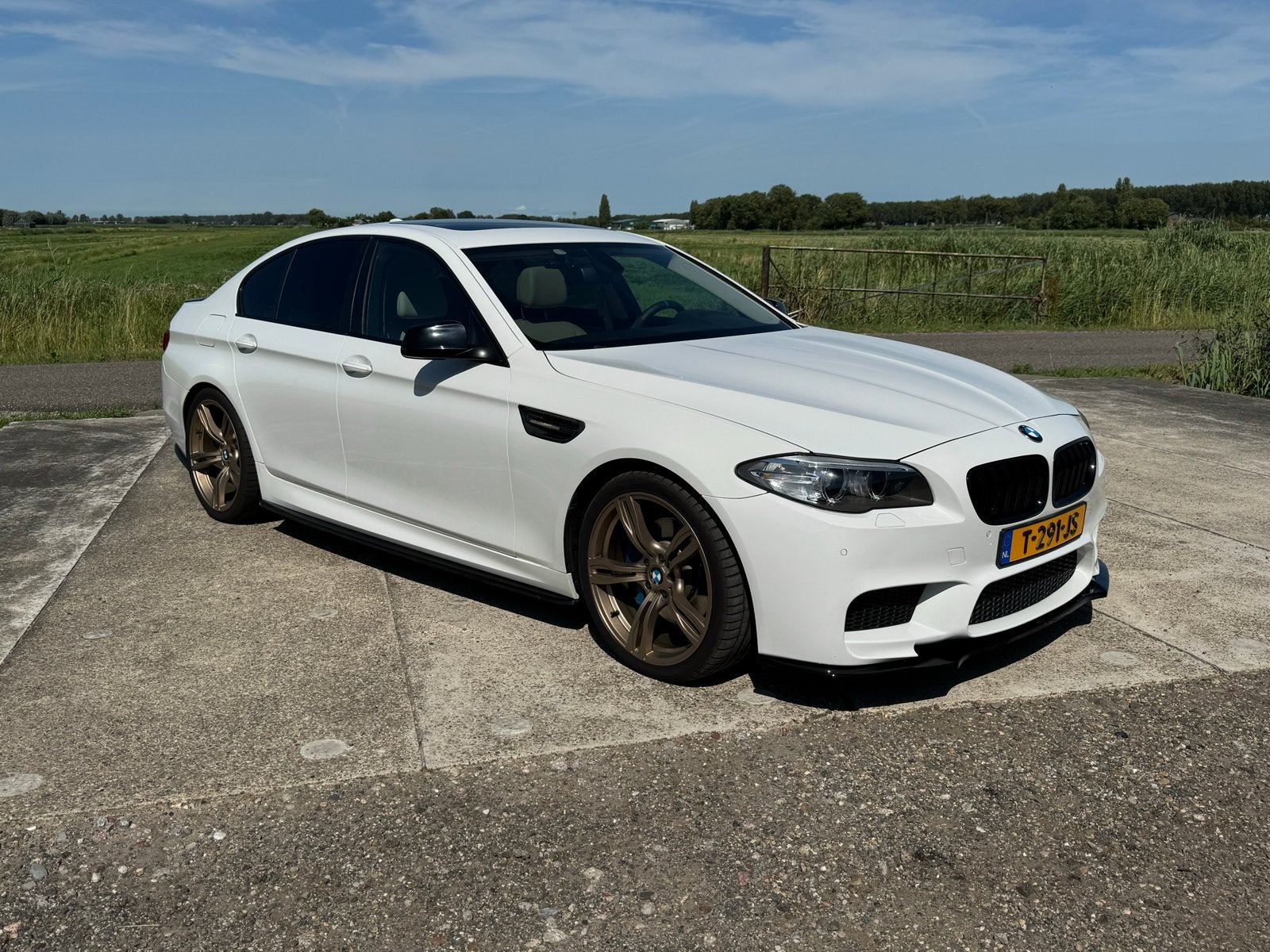 BMW 535i 390 pk, Automaat, Achterwielaandrijving, Beige, Skiluik