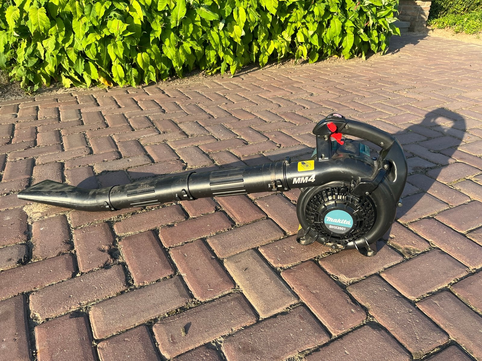 Makita BHX2501 Handgedragen Bladblazer 4-takt Zo Goed Als Ni, Ophalen of Verzenden, Zo goed als nieuw, Benzine, Handgedragen