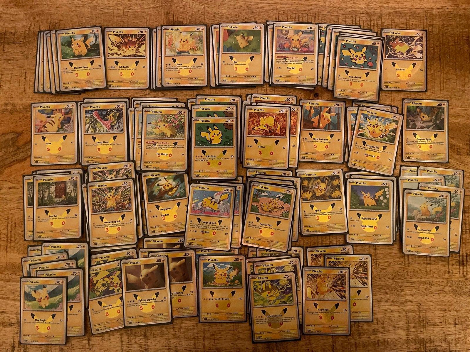Ook p/s te koop! Pikachu pokemon 30th celebrations kaarten!, Ophalen, Nieuw, Meerdere kaarten, Foil