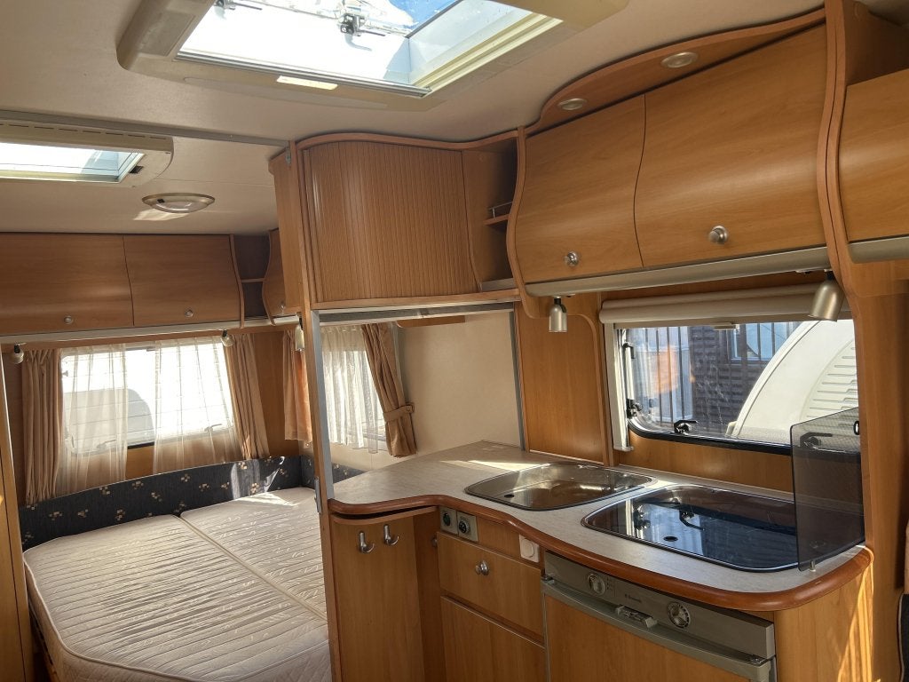 AVENTO 470 TF 2005 ZONNEPANEEL, MOVER, Niet ingevuld, Standaardzit, Schokbreker, Avento