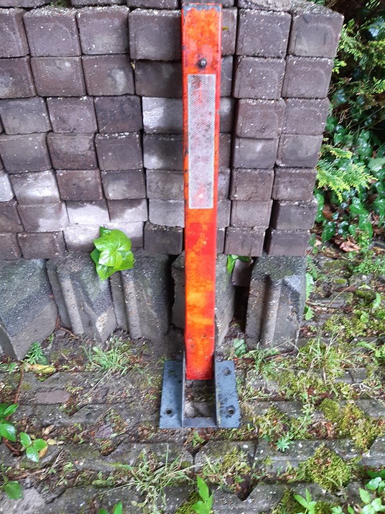 Klapbare parkeerpaal rood wit, Ophalen of Verzenden, Gebruikt