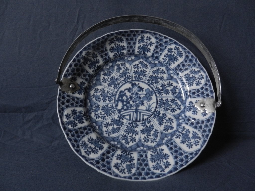 China porseleinen bord Kangxi d 27 met zilveren hengsel 1875, Ophalen of Verzenden