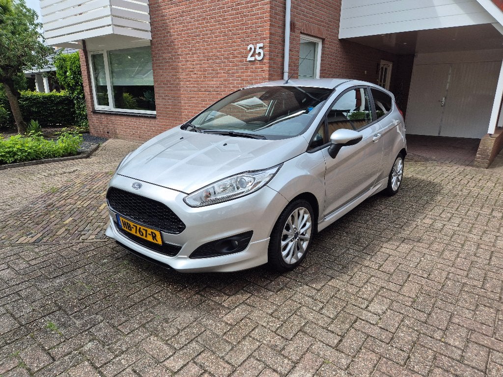 Ford Fiësta 1.0 92KW/125PK 2015 Grijs, Auto's, Ford, Voorwielaandrijving, 125 pk, 40 €/maand, 23 km/l