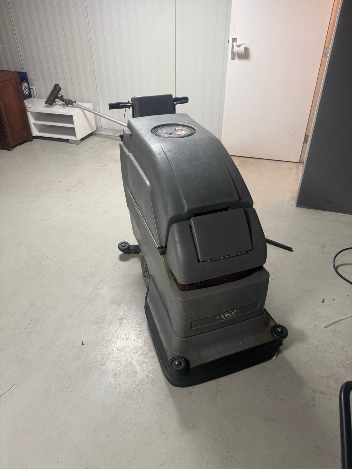 Professionele Schrobmachine - Tennant, Ophalen, Gebruikt, Schrobmachine