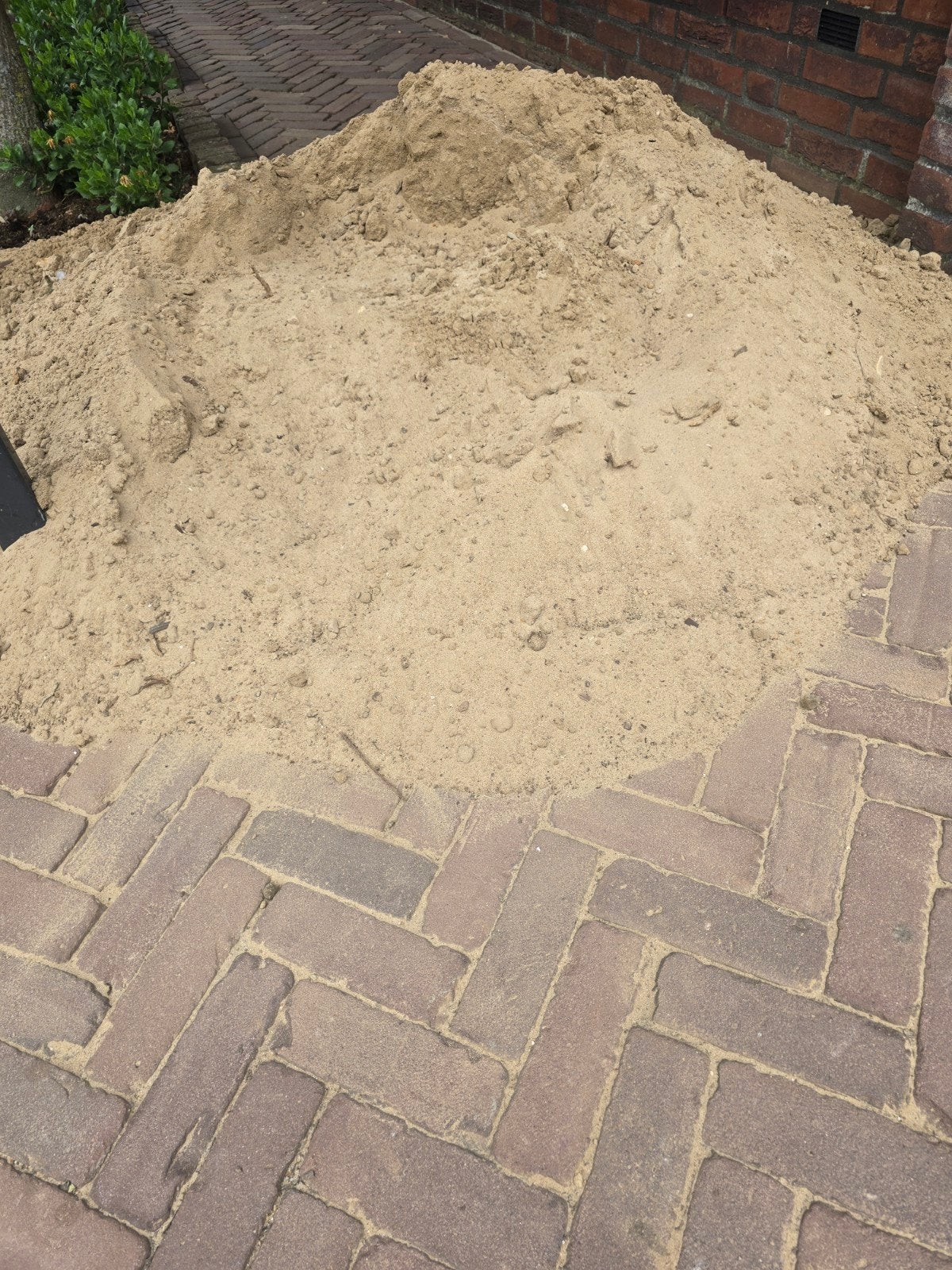 Gratis af te halen berg geel zand, Tuin en Terras, Zand, Ophalen, Ophoogzand
