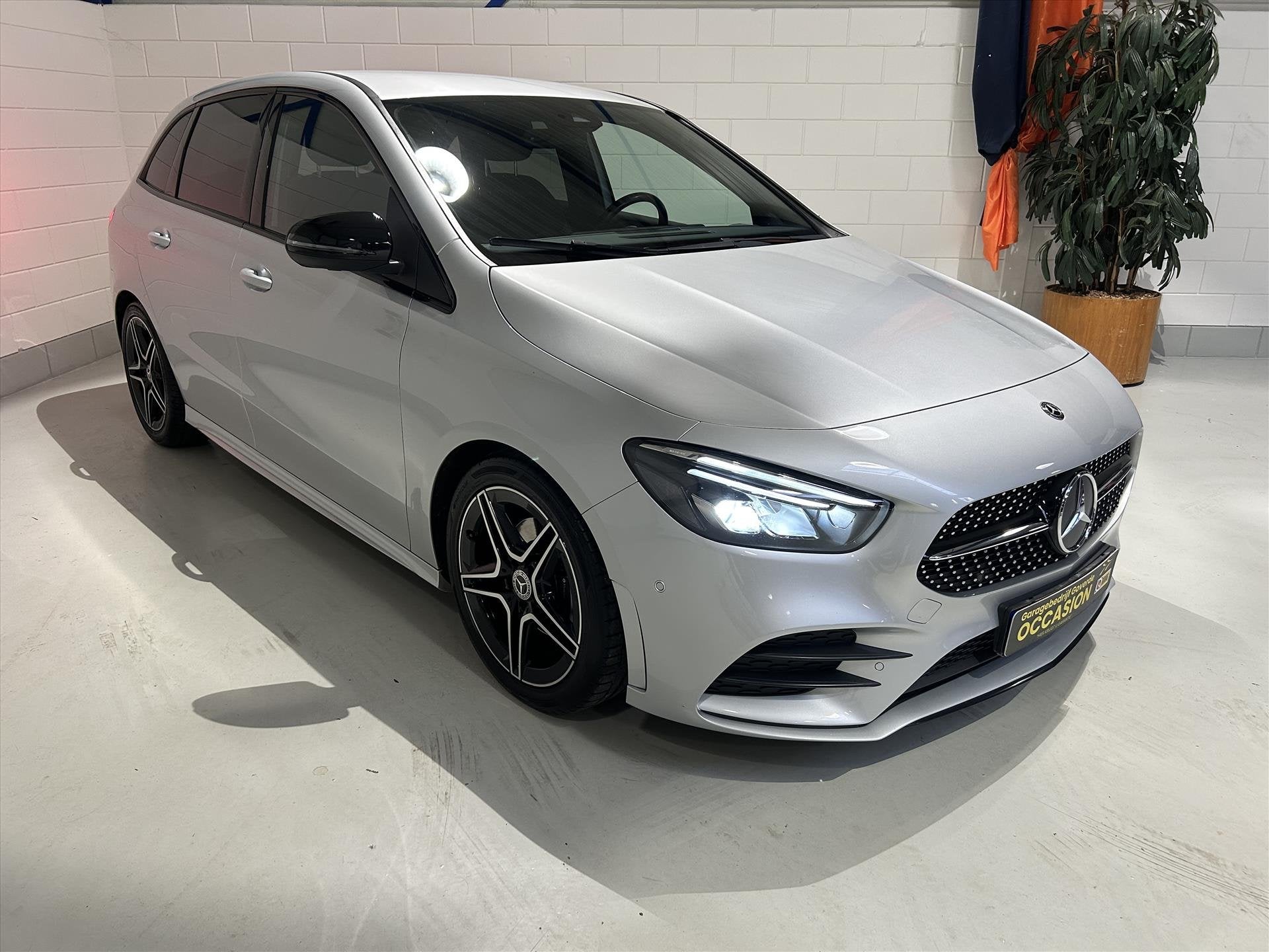 Mercedes B-Klasse B180 AUT7 136pk AMG-Line, Afn Trekhaak, Ca, Auto's, 136 pk, Gebruikt, 4 cilinders, 700 kg