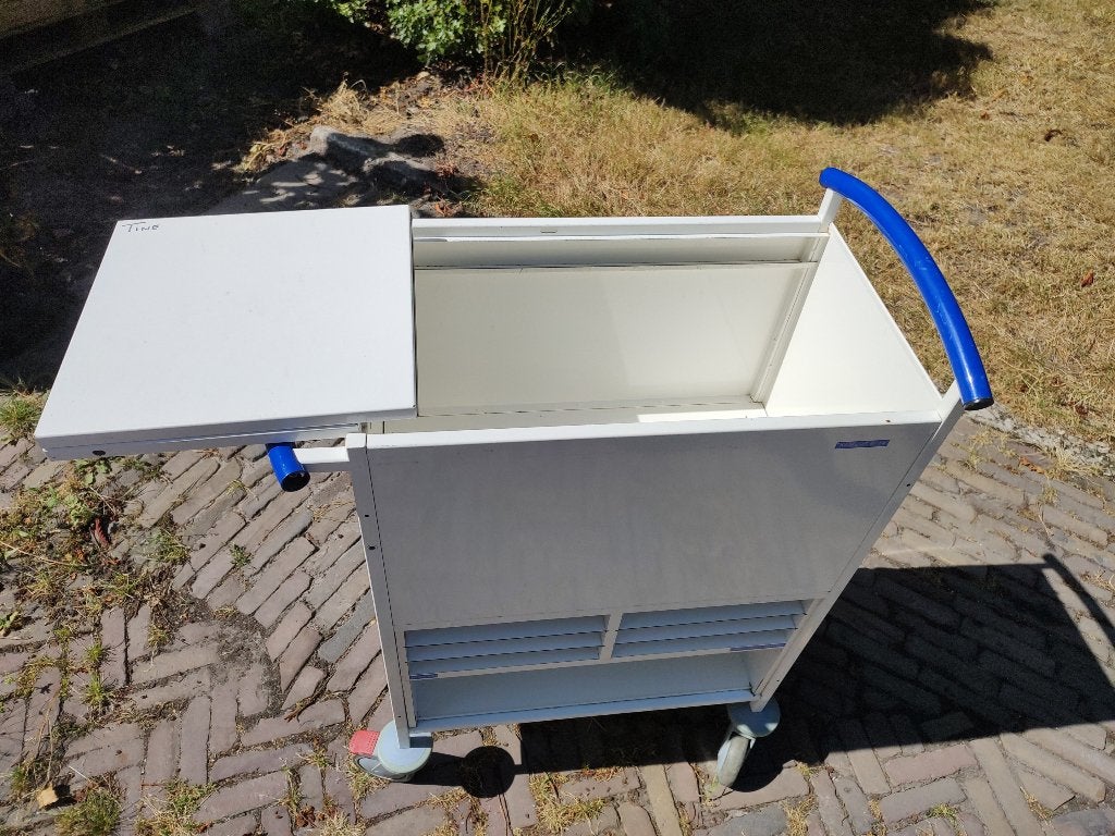 patiëntenkaartwagen of verpleegwagen, Ophalen, Gebruikt