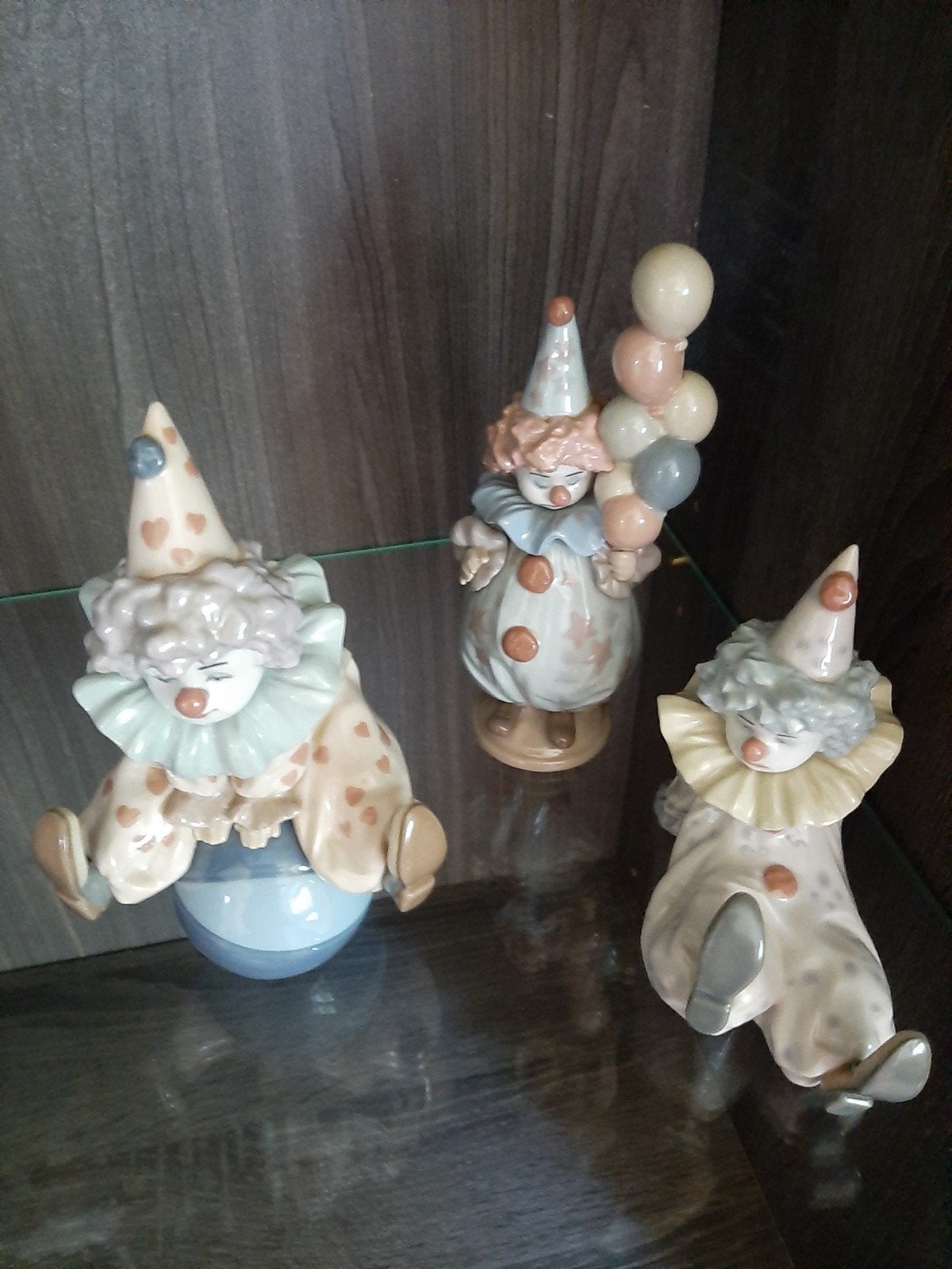 Lladro clowns, Ophalen
