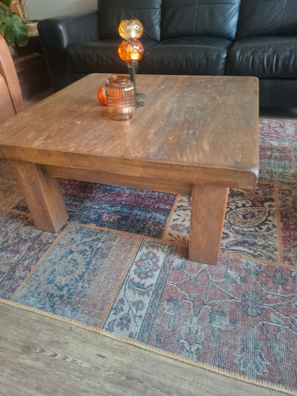 Robuuste vierkante salontafel van massief hout, Ophalen, Gebruikt, 50 tot 100 cm, Vierkant