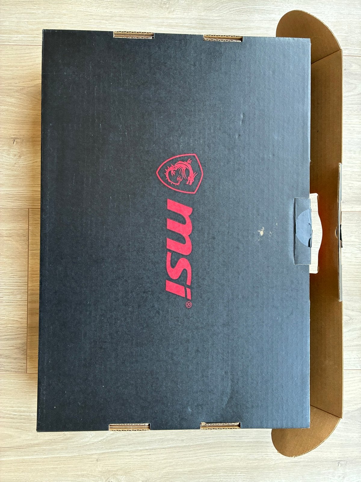 Foto 6 van MSI GE63 Raider RGB 8SG Gaming Laptop i7-8750H RTX 2080