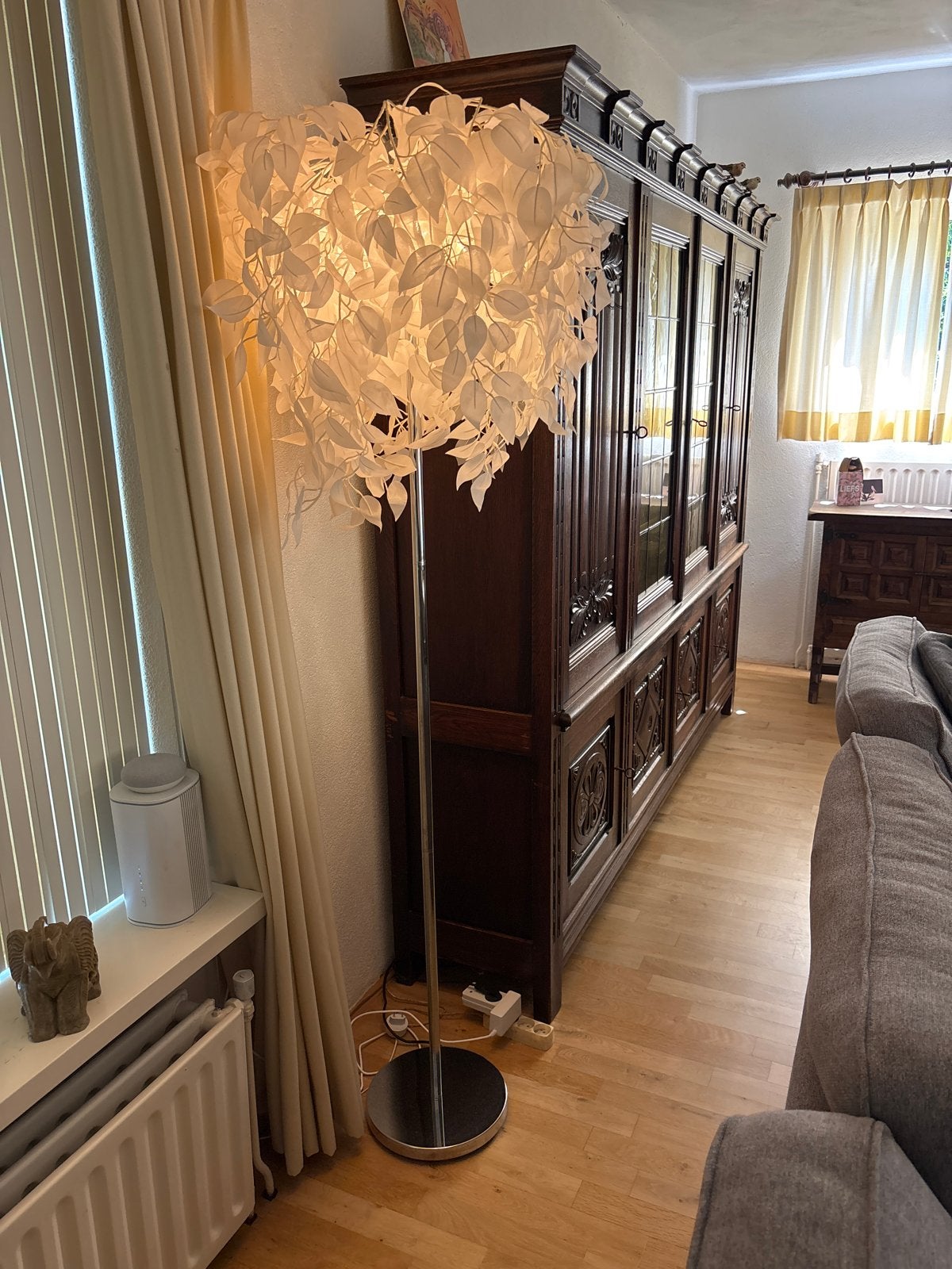 Moderne staande lamp met bladeren - 180 cm hoog, Huis en Inrichting, Lampen | Vloerlampen, Ophalen, Zo goed als nieuw, Metaal