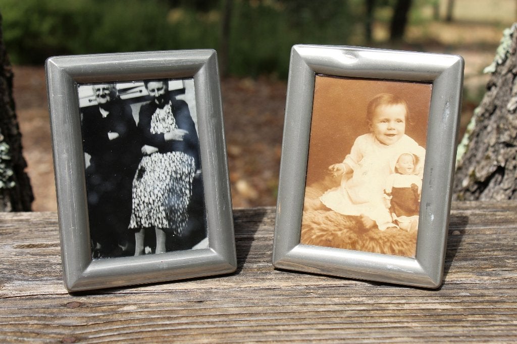 Brocante - Twee identieke oude fotolijstjes!, Ophalen of Verzenden, Gebruikt, Met glas, Metaal
