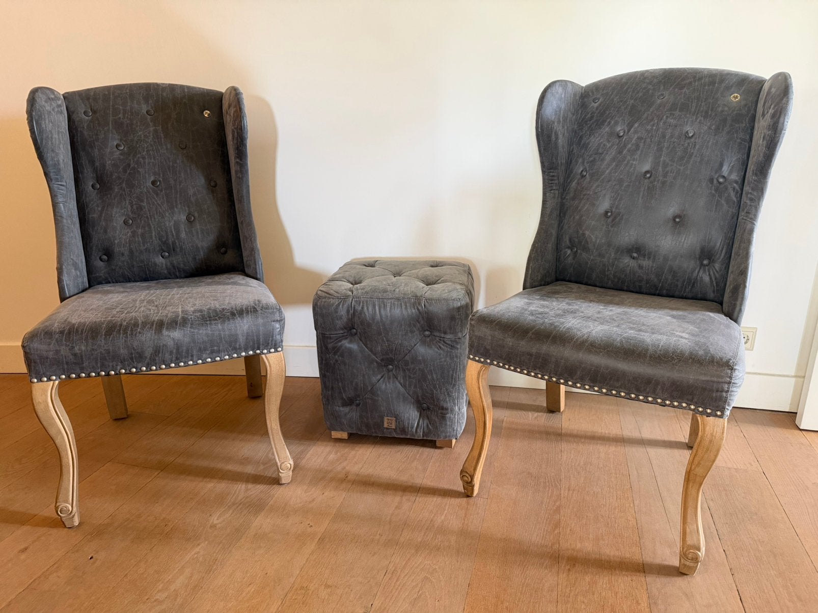 Rivièra Maison Keith II Pellini leer 2 stoelen + poef, Huis en Inrichting, Ophalen, Minder dan 75 cm, Leer, 50 tot 75 cm