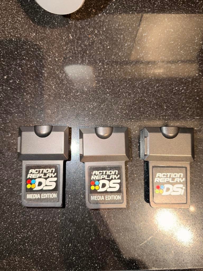Action Replay (DS x 2, DSi x1), Spelcomputers en Games, Games | Nintendo DS, 1 speler, Ophalen of Verzenden, Zo goed als nieuw