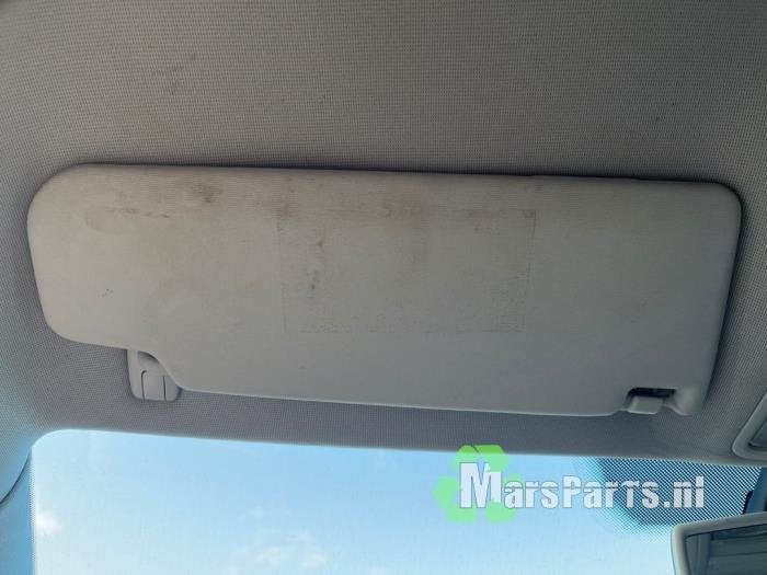 Zonneklep van een Volkswagen Passat