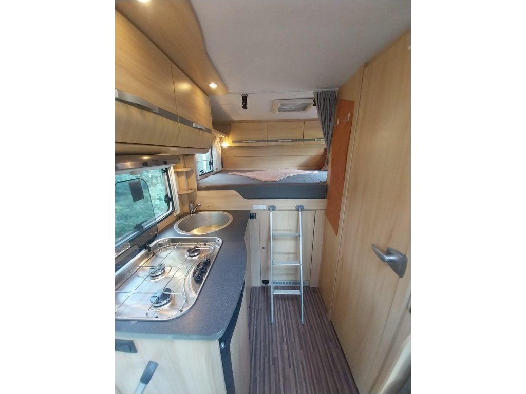 Mooie Sunlight T 57 met zonnepaneel, tv en dakventilator T57, Niet ingevuld, Hordeur, Ringverwarming, Fiat