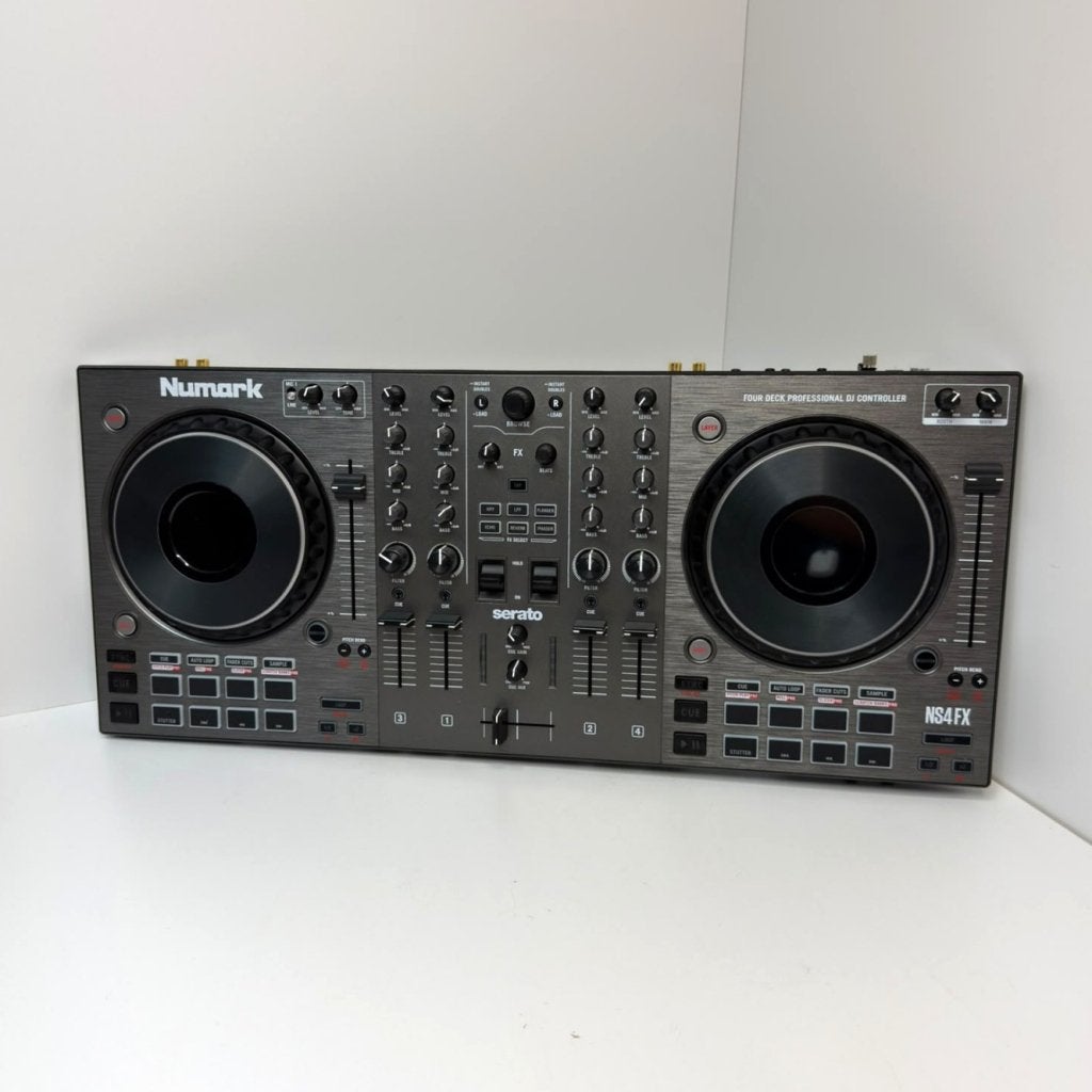 Numark Serato NS4FX Dj 4-kanaals Controller | Nette staat, Numark, Zo goed als nieuw, Support@numark.com, Numark Industries
200 Scenic View Drive
Cumberland, RI 02864-1813
USA