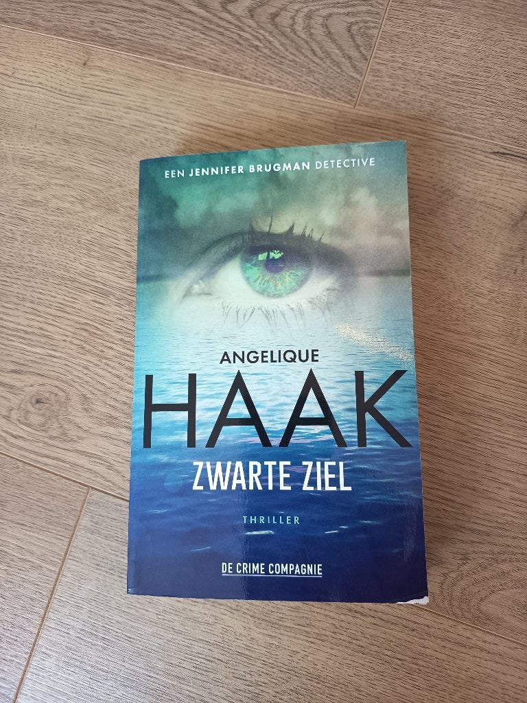 Zwarte ziel, Jennifer brugman detective, Ophalen of Verzenden, Zo goed als nieuw, Angelique Haak