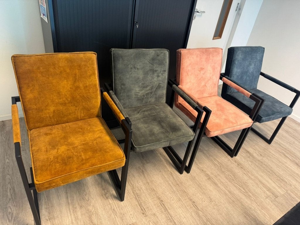 Hele mooie industriele eetkamerstoelen met armleuning, Ophalen, Overige kleuren, Zo goed als nieuw, Vier