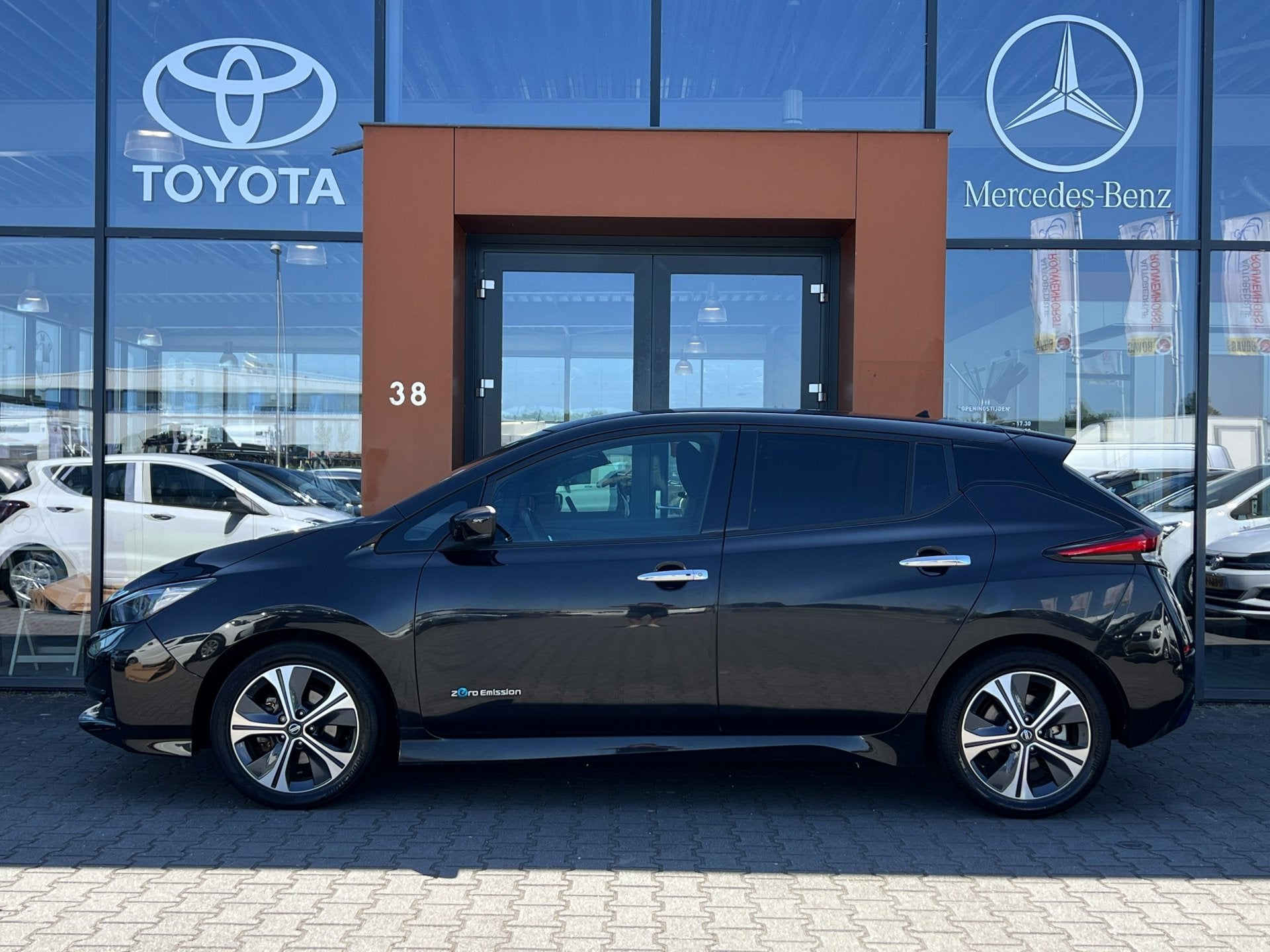 Nissan LEAF 2.ZERO EDITION 40 kWh|360cam|Navi|Stoelverw.|NAP, Gebruikt, 150 pk, Zwart, Origineel Nederlands