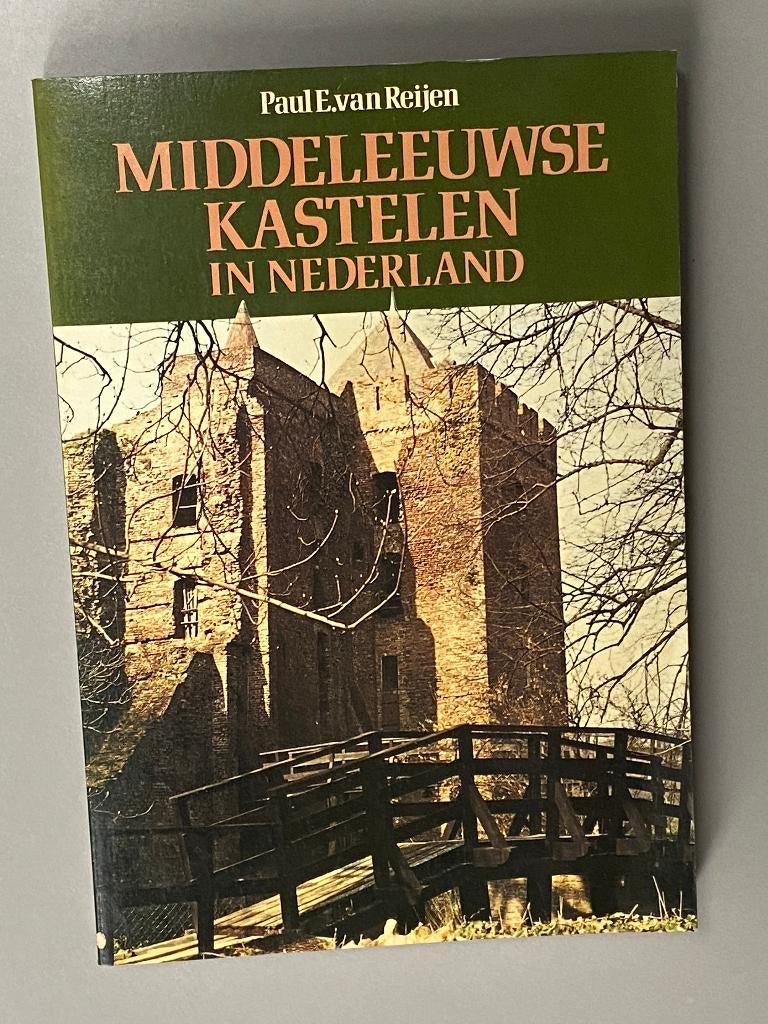 Middeleeuwse kastelen in Nederland (1979), Boeken, Geschiedenis | Stad en Regio, Ophalen of Verzenden, 15e en 16e eeuw, Zo goed als nieuw