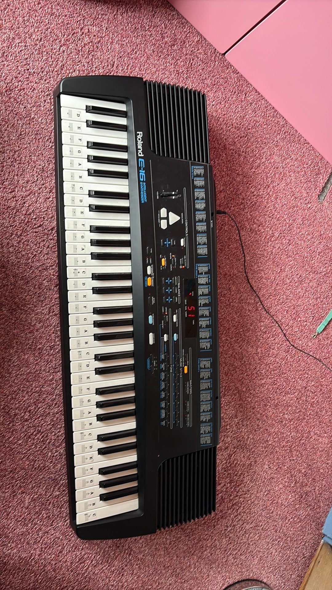 Echte Roland E-16 synthesizer., Ophalen, Zo goed als nieuw, 61 toetsen, Roland