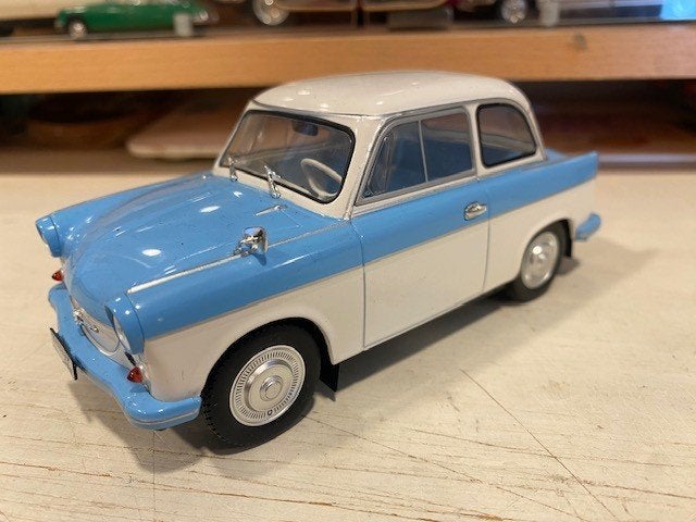 1:24 Trabant P50 Hachette Blauw/wit 1958/62, Hobby en Vrije tijd, Ophalen of Verzenden, Gebruikt, Auto, Overige merken