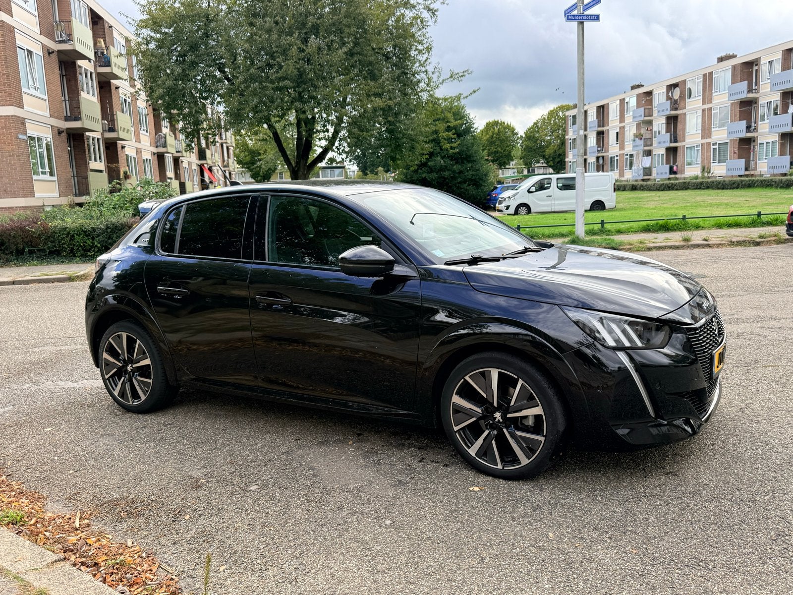Peugeot 208 1.2 Puretech 100pk 2021 Zwart, Voorwielaandrijving, 100 pk, Zwart, 1200 kg