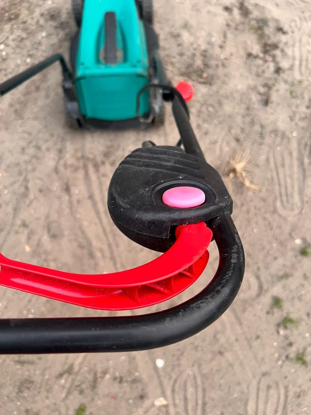 Bosch ARM 3200 Elektrische Grasmaaier, Tuin en Terras, Grasmaaiers, Cirkelmaaier, Gebruikt, Elektrische grasmaaier, Ophalen of Verzenden