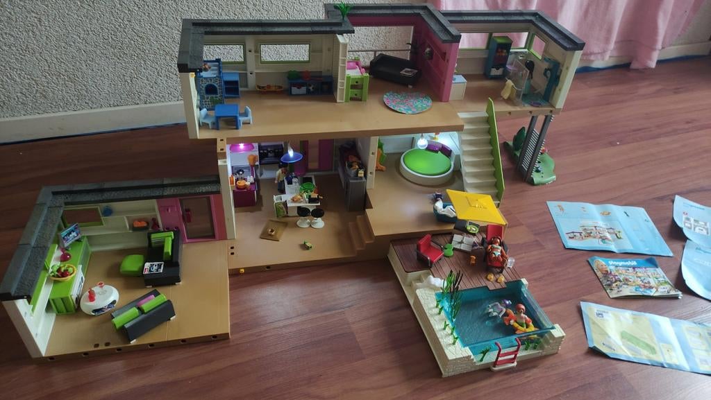 Playmobil Moderne Villa met Zwembad en Meubels, Kinderen en Baby's, Speelgoed | Playmobil, Ophalen of Verzenden, Zo goed als nieuw