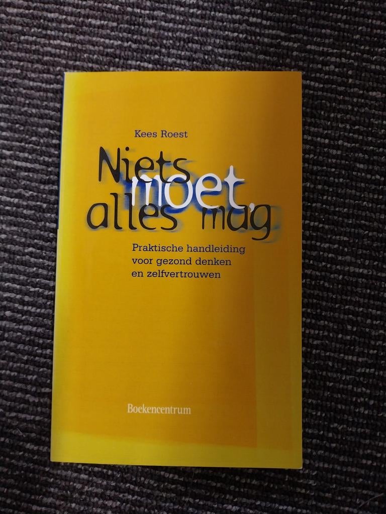 Niets moet alles mag - Kees Roest, Boeken, Ophalen of Verzenden, Gelezen, Kees Roest