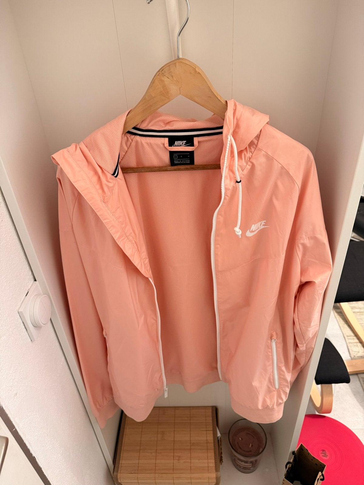 Nike Windrunner Windbreaker - Lichtroze/Zalm - Maat L, Ophalen of Verzenden, Zo goed als nieuw, Maat 42/44 (L), Roze