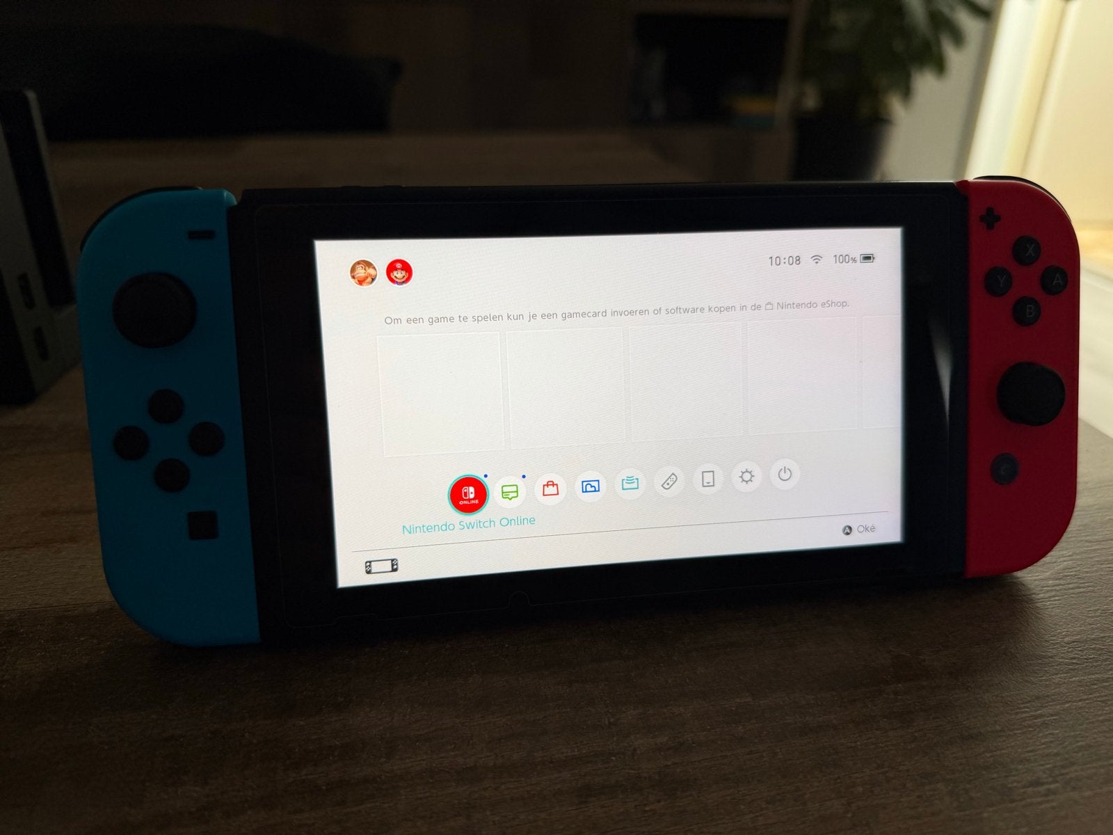 Nintendo Switch (2019 Upgrade) met 2 controllers, Spelcomputers en Games, Ophalen of Verzenden, Zo goed als nieuw, Met 2 controllers