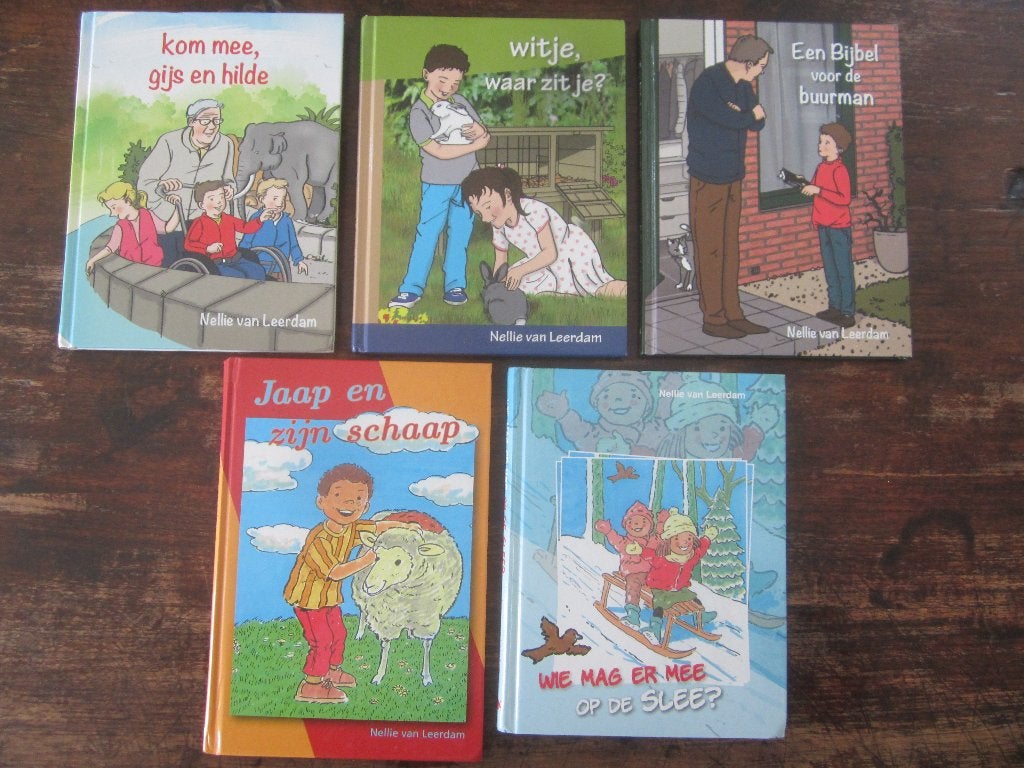 Nellie van Leerdam Wie slee/gijs en hilde/schaap/Witje/Bijbe, Ophalen of Verzenden, Zo goed als nieuw, Fictie algemeen
