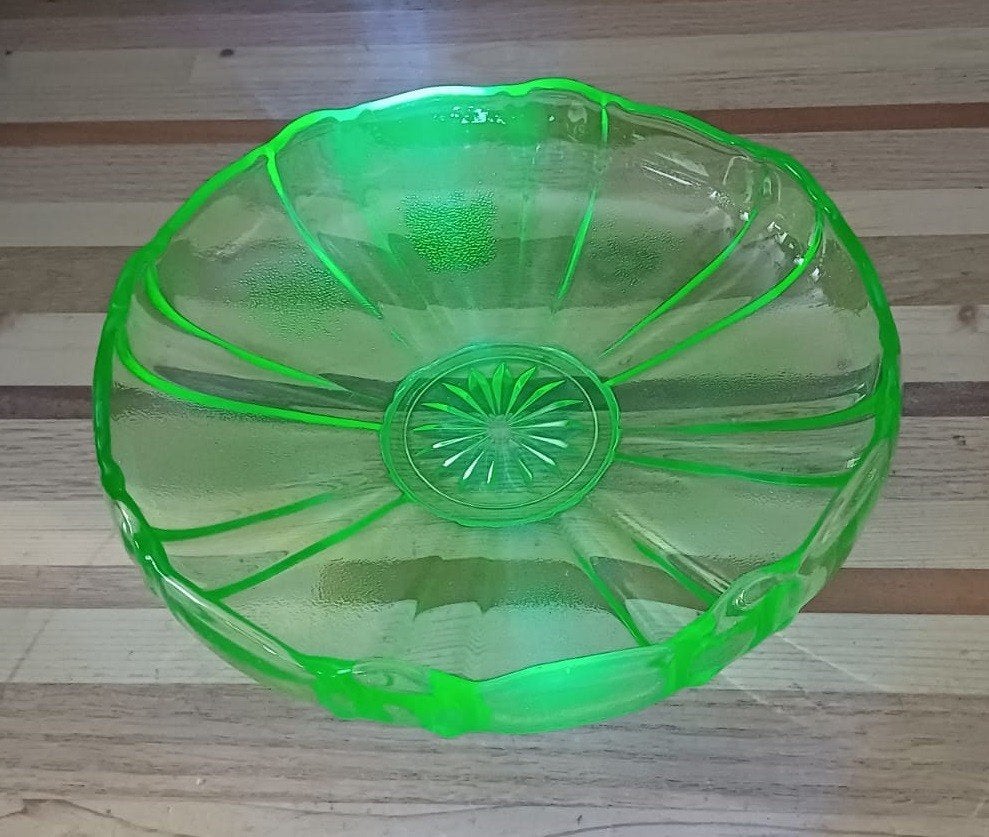 Uranium Annagroen Neon glazen schaal, Antiek en Kunst, Ophalen of Verzenden